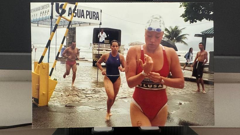 Aos 46 anos, vereadora volta à natação e conquista pódio em prova de 5 km