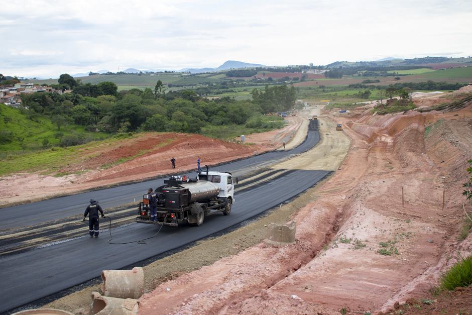 Avenida que liga a MG-290 ao São João começou a ser asfaltada em Pouso Alegre - Terra do Mandu - Notícias de Pouso Alegre e região