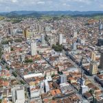 Pouso Alegre - foto aérea da cidade com catedral de frente - Imagem reprodução prefeitura