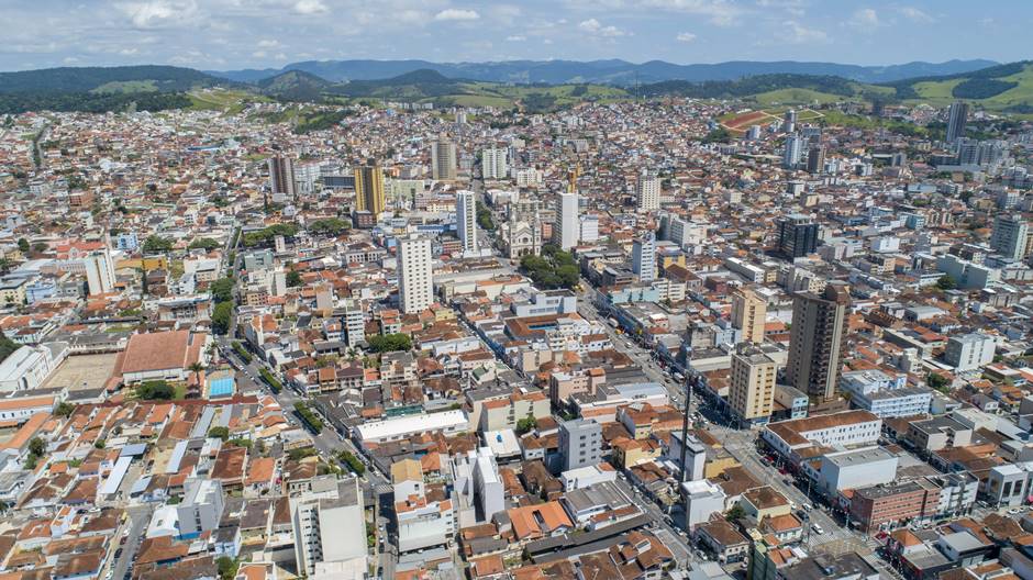 Pouso Alegre - foto aérea da cidade com catedral de frente - Imagem reprodução prefeitura