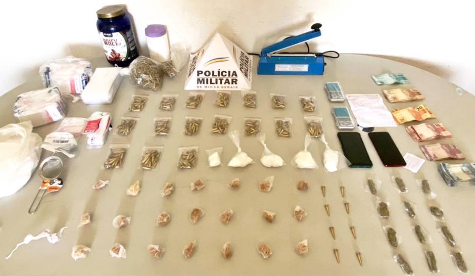 PM apreende quase 500 pinos de cocaína, mais porções da droga em PA. Foto: Polícia Militar