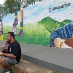 Pintura em muro retrata personagens e história do Colégio Polivalente