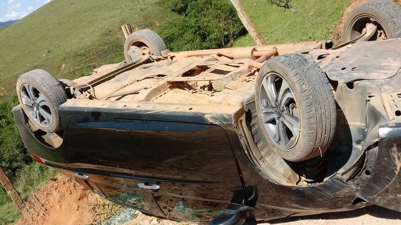 prefeito de senador josé bento capota carro em estrada rural. Foto: redes sociais