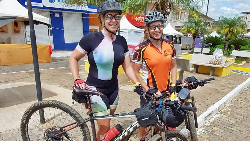 Irmãs gêmeas fazem caminho de Nhá Chica de bicicleta - Imagem: Terra do Mandu