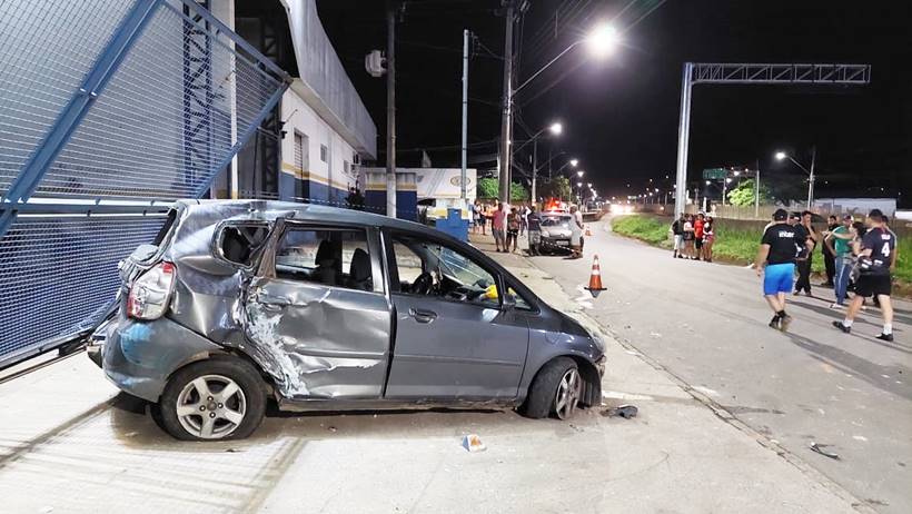 Carro atinge motorista que deixa garagem de empresa em Pouso Alegre. Foto Terra do Mandu