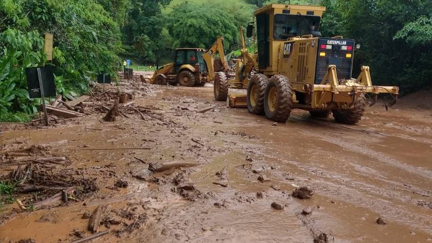 Temporal causa estragos em Wenceslau Braz e deixa BR-459 coberta de lama