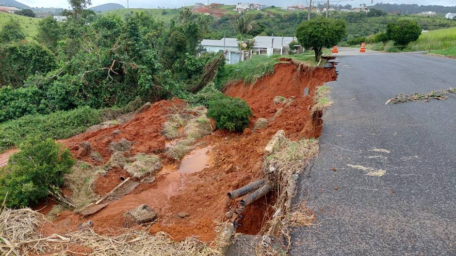 Parte de rua desaba no bairro Nossa Senhora do Pilar. Foto: Terra do Mandu