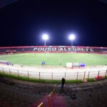Nova iluminação do Manduzão é testada em noite de vitória do Pousão sobre o Joseense em jogo-treino. Imagem: Chiarini Jr/Roma MKT