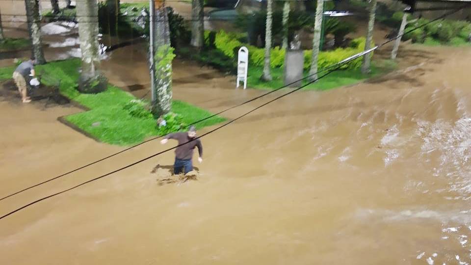 Tocos do Moji fica debaixo d´água após rio transbordar na madrugada - Imagem: redes sociais