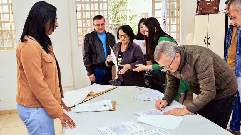 Famílias recebem regularização de imóveis após 20 anos em Pouso Alegre