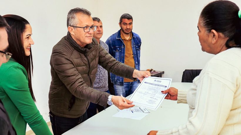 Famílias recebem regularização de imóveis após 20 anos em Pouso Alegre