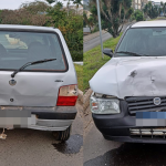 Idosa é atropelada na MG-459 após um carro bater na traseira de outro