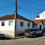 Homem que atirou 18 vezes contra pessoas em bar é preso em Poço Fundo