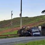 Carreta colide na traseira de bitrem na Fernão Dias, em Careaçu