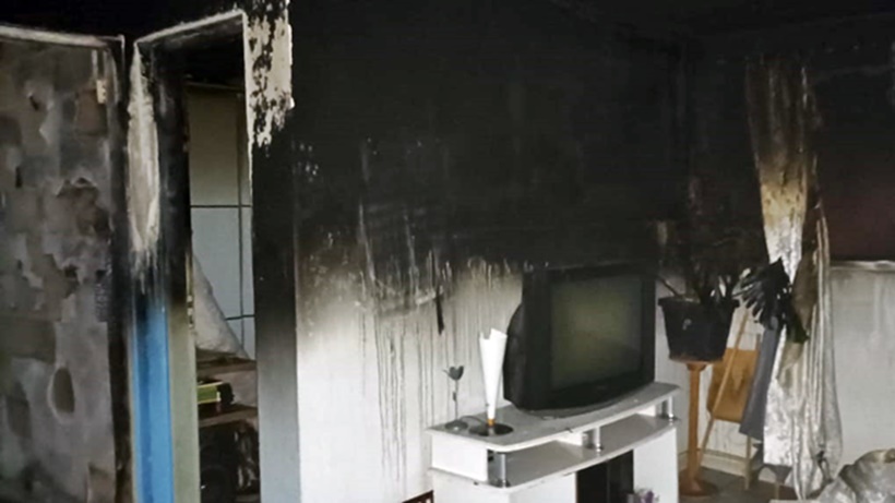 Apartamento fica com cômodos destruídos após incêndio em Itajubá