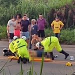Moto colide na lateral de carro na BR-459, em Pouso Alegre