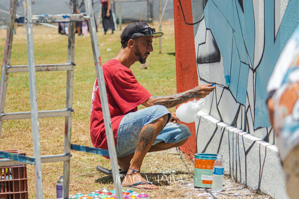 III Festival de Graffiti revitaliza 30 metros de muro com arte e cor em Pouso Alegre