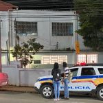 Aluno discute com professor e atira em portão de escola em Pouso Alegre