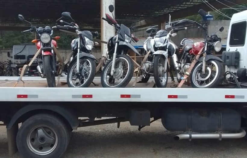 Operação apreende motos e autua motociclistas em Itajubá; um foi preso