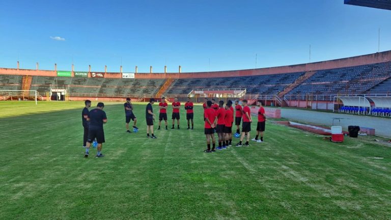 Com cinco da base, Pousão anuncia primeiros 17 jogadores para Série D