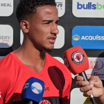 Volante Chester, natural de SRS, ganha nova oportunidade no Pousão