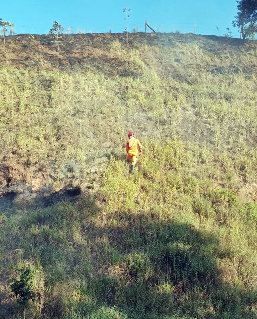 Incêndio queima um hectare de propriedade às margens da MGC-383