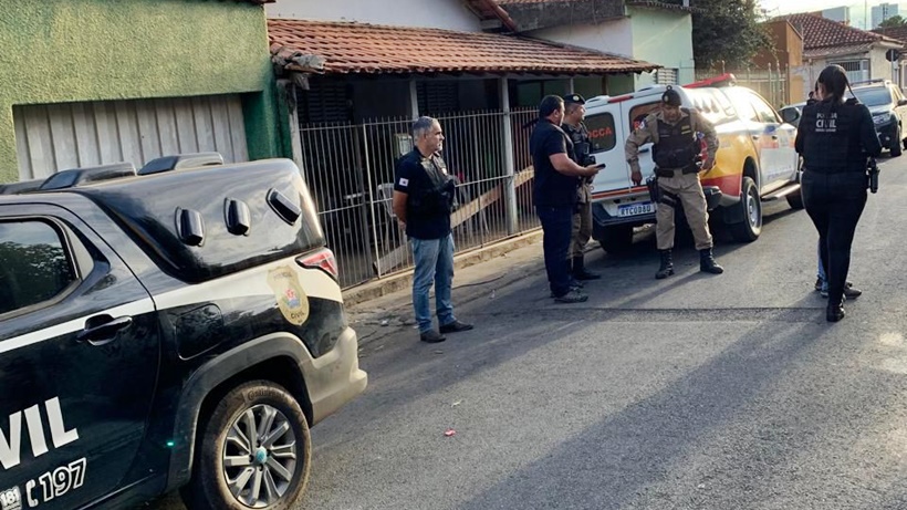 Avô tenta impedir polícia de prender neto investigado por tráfico de drogas em Pouso Alegre