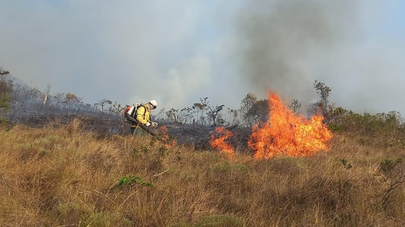 Homens são presos após incendiarem a Serra do Papagaio no Sul de MG