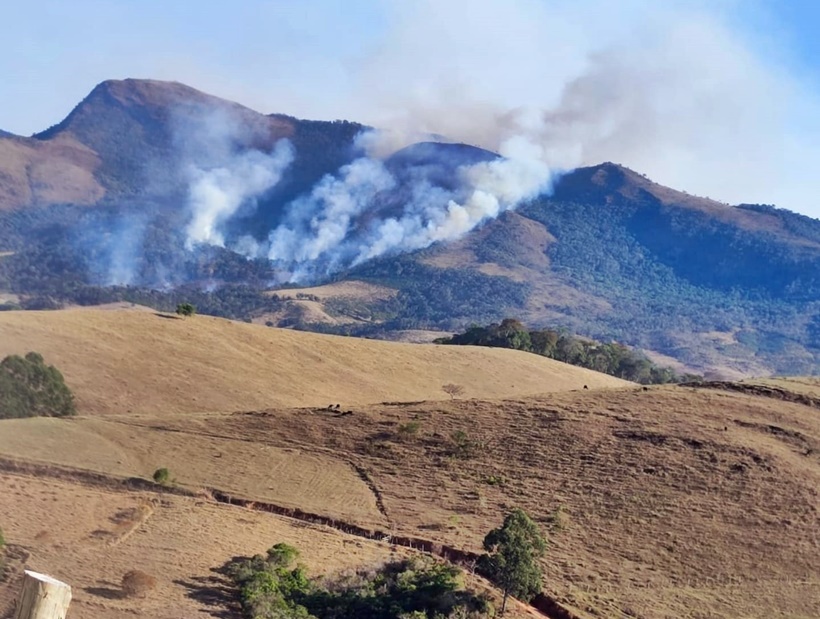 Homens são presos após incendiarem a Serra do Papagaio no Sul de MG