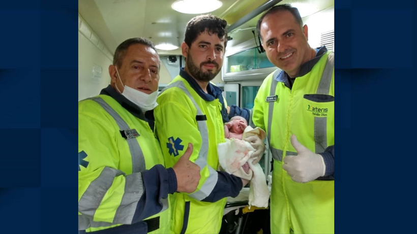 Mulher dá à luz na rodovia Fernão Dias, em Pouso Alegre