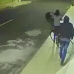 furto casal arromba portão bicicleta