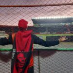 Torcedor do Pousão em grade do Estádio Manduzão, em Pouso Alegre / Iago Almeida - Terra do Mandu