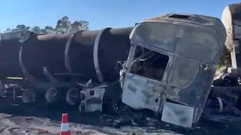 Acidente entre carretas gera congestionamento de mais de 12h na Fernão Dias