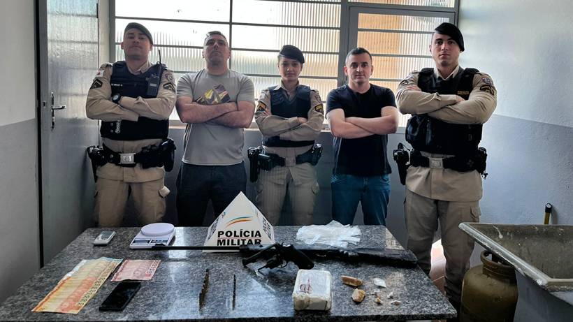 Homem é preso com drogas e arma em Bom Repouso; criança é encaminhada ao Conselho Tutelar