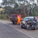 Motorista fica preso às ferragens após batida frontal na MG-173, em Sapucaí-Mirim