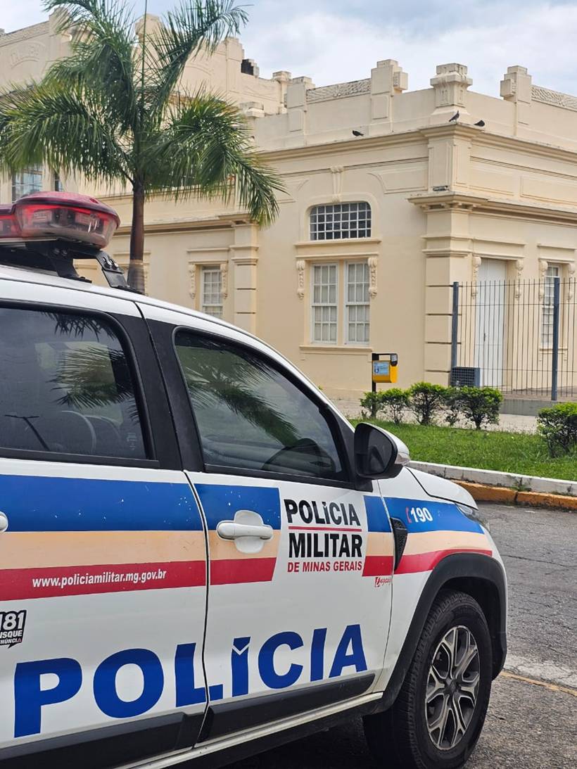 Carro PM Itajubá delegacia itajubá