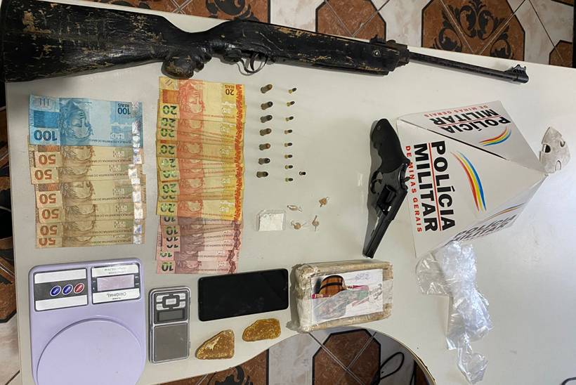 Homem é preso com drogas e arma em Bom Repouso; criança é encaminhada ao Conselho Tutelar