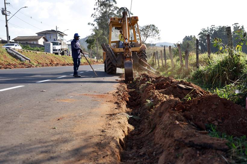 Obras na avenida do Horto Pouso Alegre