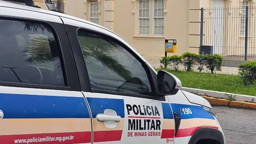 Carro PM Itajubá delegacia itajubá