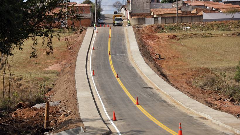 Concluída obra de via que liga os bairros Santo Expedito e Inconfidentes