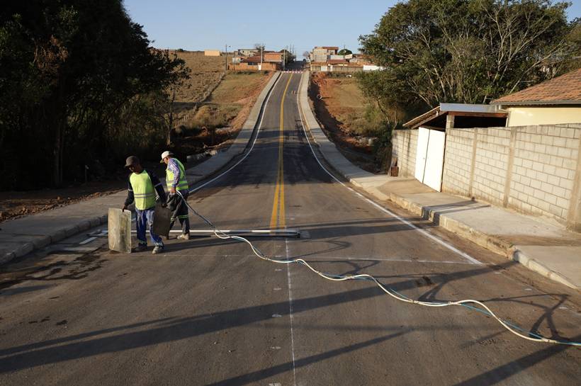 Concluída obra de via que liga os bairros Santo Expedito e Inconfidentes