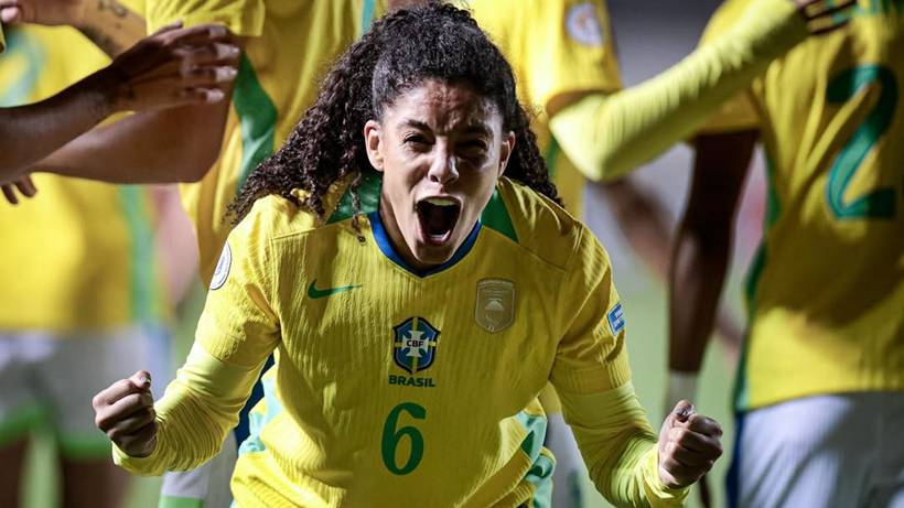 Yasmim Ribeiro, de Pouso Alegre, marca dois gols idênticos de falta na goleada sobre o Paraguai