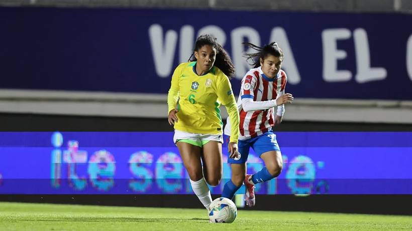 Yasmim Ribeiro, de Pouso Alegre, marca dois gols idênticos de falta na goleada sobre o Paraguai