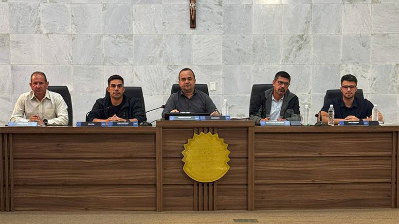 Vereadores apontam indícios de superfaturamento no Natal; Prefeitura critica atuação da comissão
