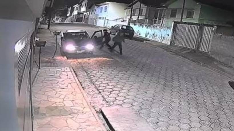 Fiorino estacionada na rua é furtada durante a madrugada em Estiva