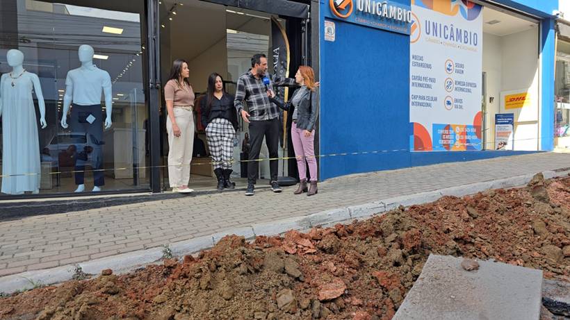 Comerciantes reclamam de Copasa fechar rua do Centro na véspera do Dia dos Pais