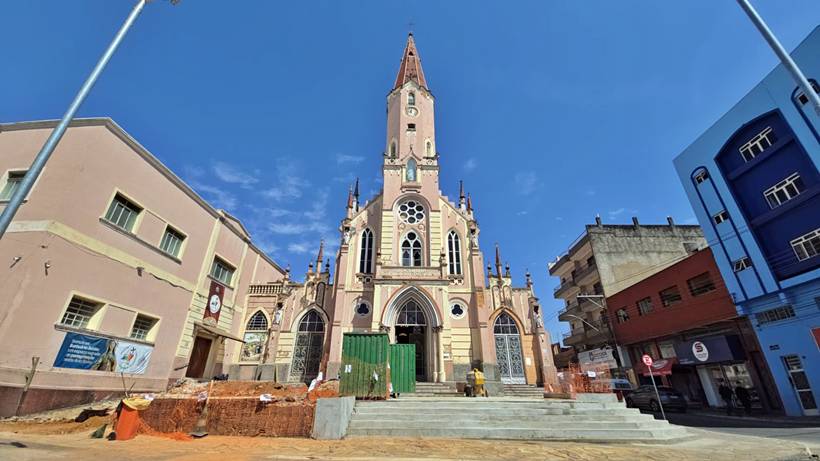 Estilo arquitetônico neogótico: Restauração busca originalidade do Santuário de Pouso Alegre