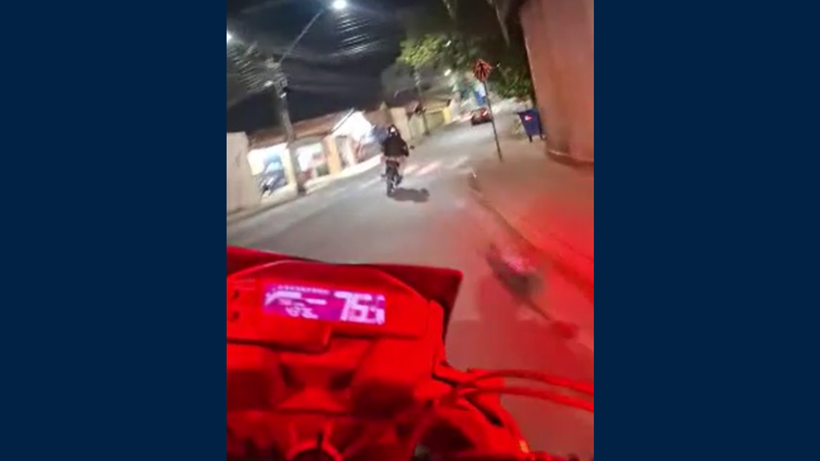 Homem é preso após fugir da PM de moto e tentar correr à pé ao ser fechado