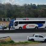 Engavetamento com caminhões, ônibus e carros interdita totalmente a Fernão Dias