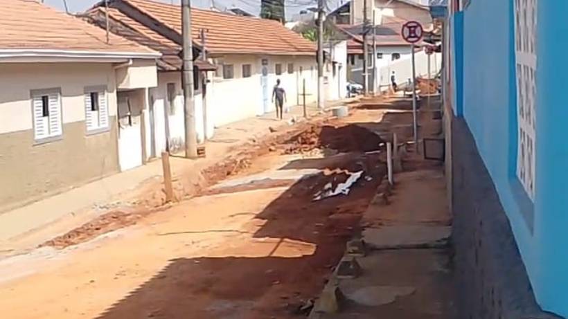 Morador reclama de demora em obra da Copasa no bairro Santa Doroteia